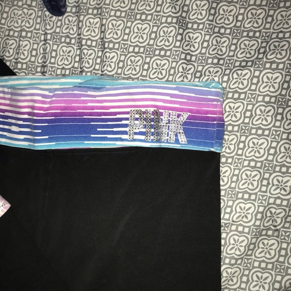 Victoria’s Secret crop yoga leggings - Picture 3 of 4